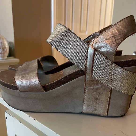 OTBT gold platform wedges - Picture 1 of 6